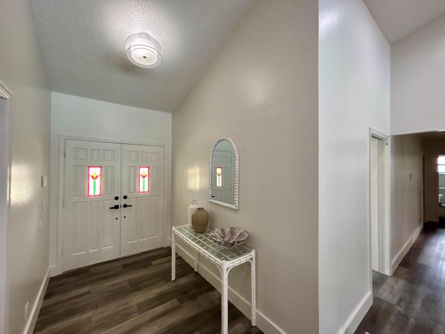 325 Knotty Wood Lane, Wellington, FL 33414