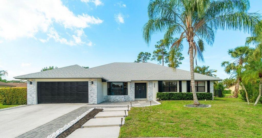 325 Knotty Wood Lane, Wellington, FL 33414