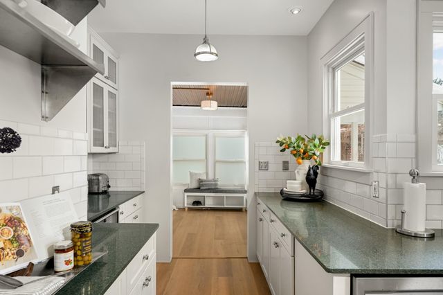 2418 Pillsbury Avenue S, Minneapolis, MN 55404