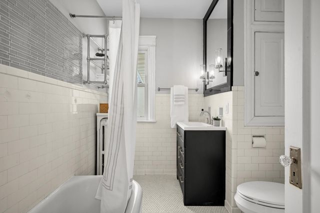 2418 Pillsbury Avenue S, Minneapolis, MN 55404