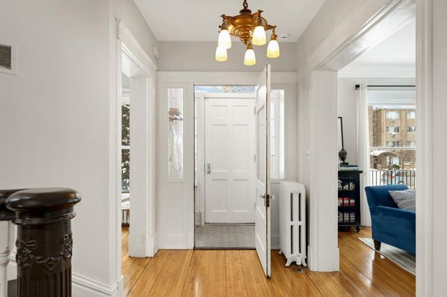 2418 Pillsbury Avenue S, Minneapolis, MN 55404