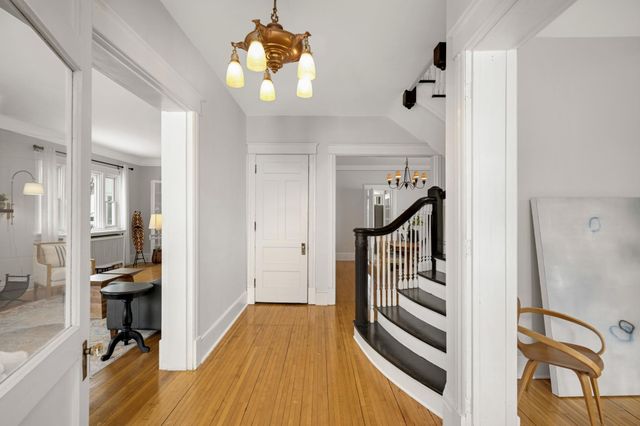 2418 Pillsbury Avenue S, Minneapolis, MN 55404