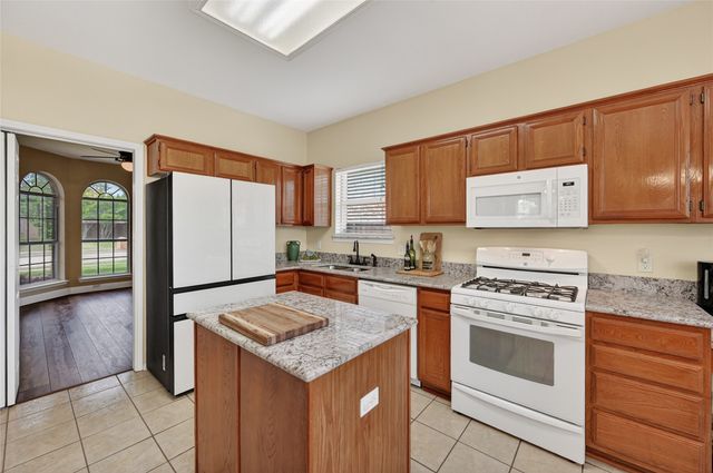 757 Summit Run, Lewisville, TX 75077