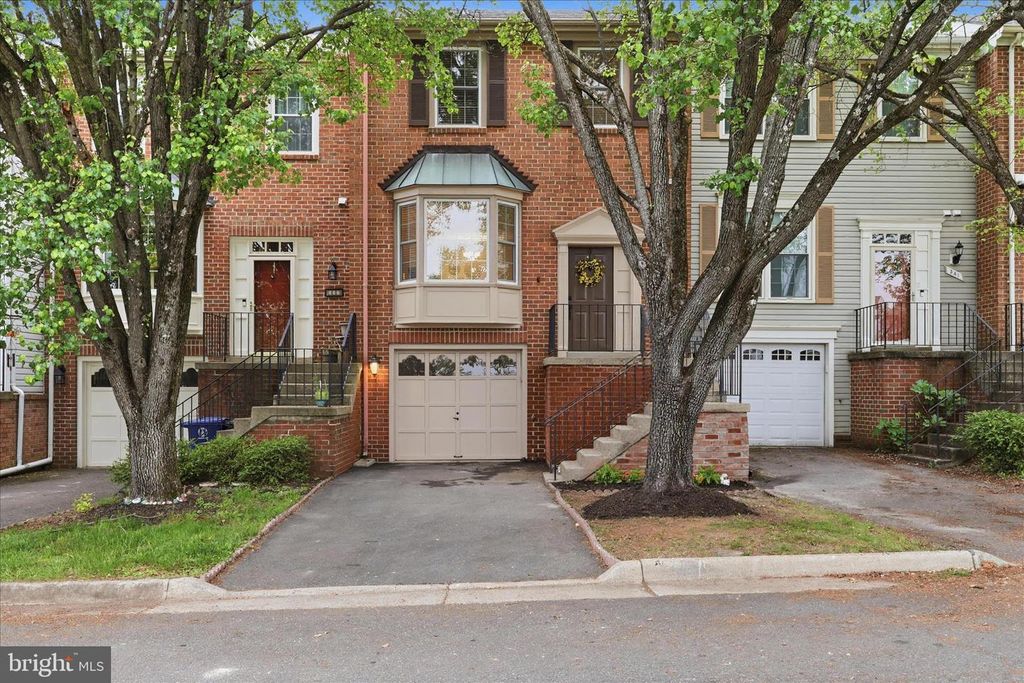 339 DAVIS AVE SW, Leesburg, VA 20175