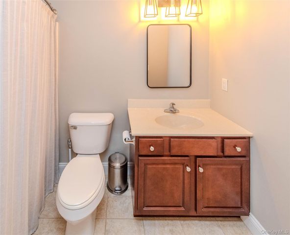 8 Quincy Stowell Court, Saugerties, NY 12477