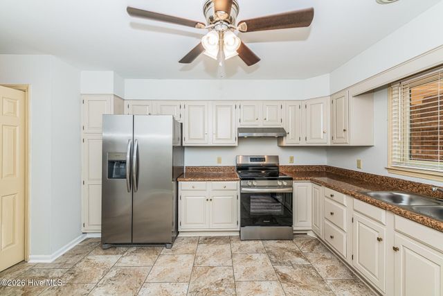 909 Satinwood Court, Southern Pines, NC 28387