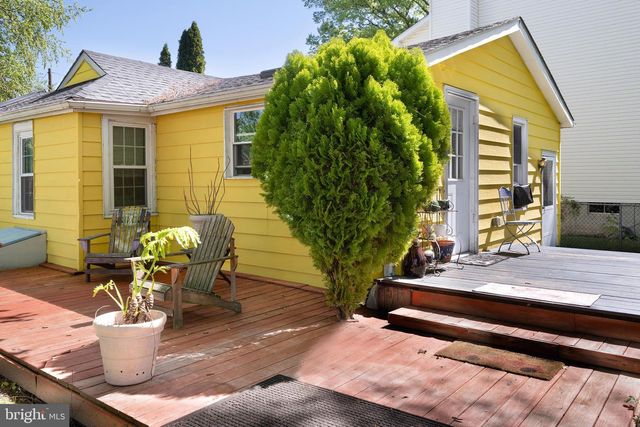 402 SHAVER DR, Florence, NJ 08518
