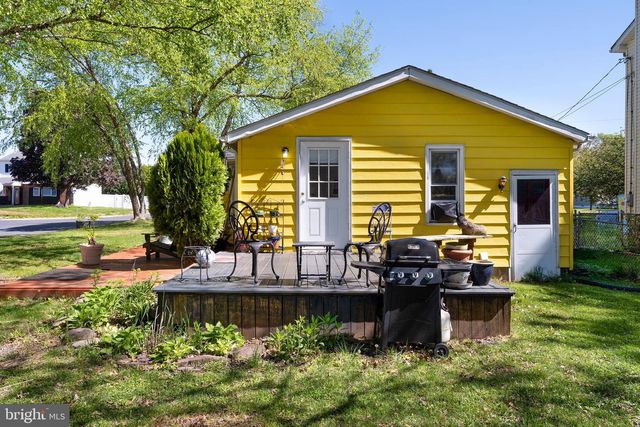 402 SHAVER DR, Florence, NJ 08518
