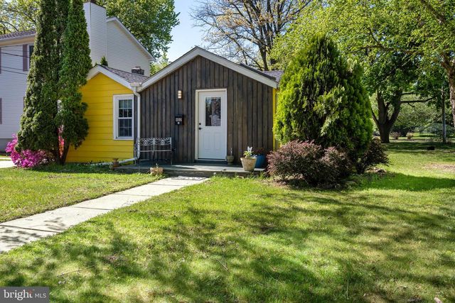 402 SHAVER DR, Florence, NJ 08518