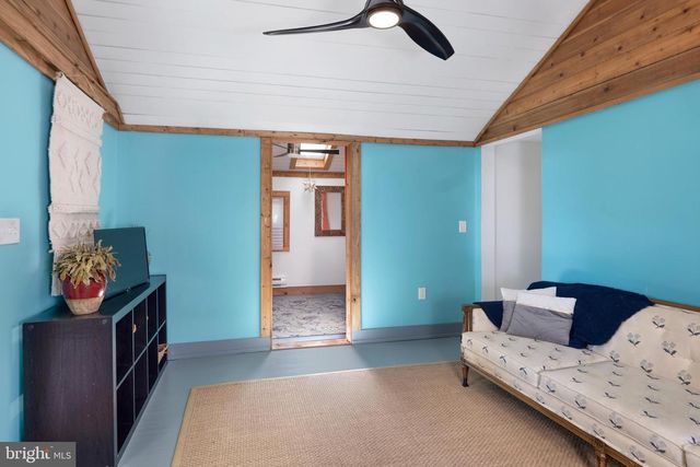 402 SHAVER DR, Florence, NJ 08518