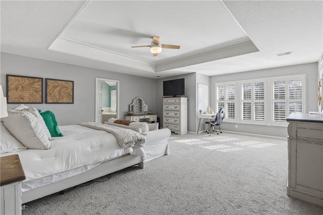 5827 MANOR Lane, Parkville, MO 64152