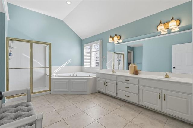 5827 MANOR Lane, Parkville, MO 64152