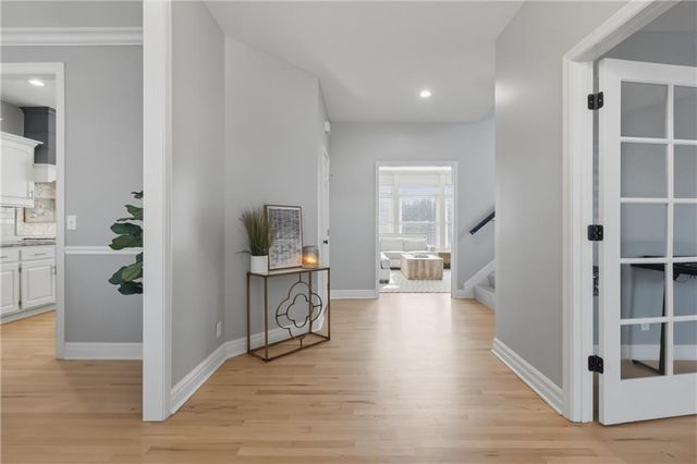 5827 MANOR Lane, Parkville, MO 64152