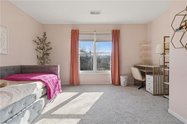 5827 MANOR Lane, Parkville, MO 64152