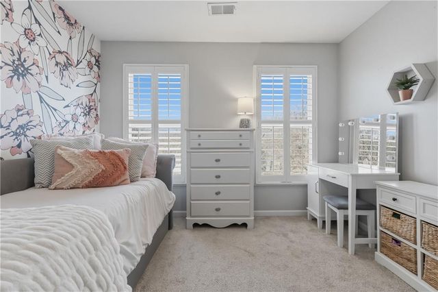 5827 MANOR Lane, Parkville, MO 64152