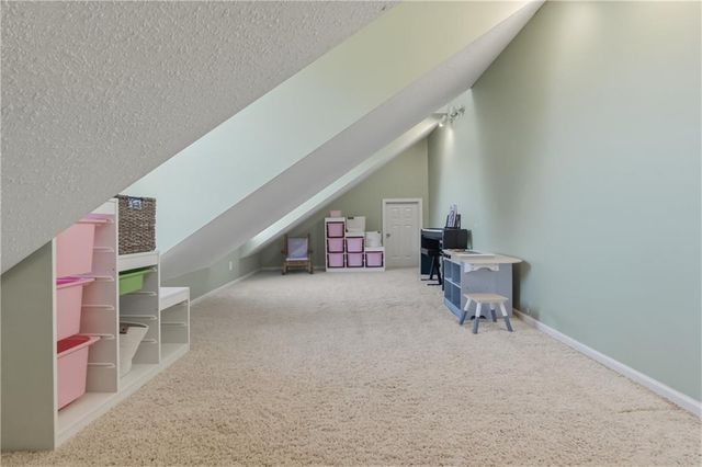 5827 MANOR Lane, Parkville, MO 64152