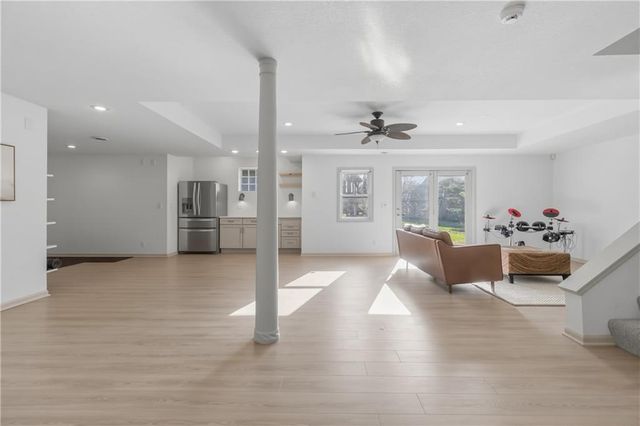 5827 MANOR Lane, Parkville, MO 64152