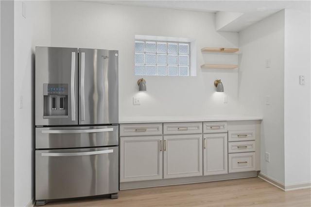 5827 MANOR Lane, Parkville, MO 64152