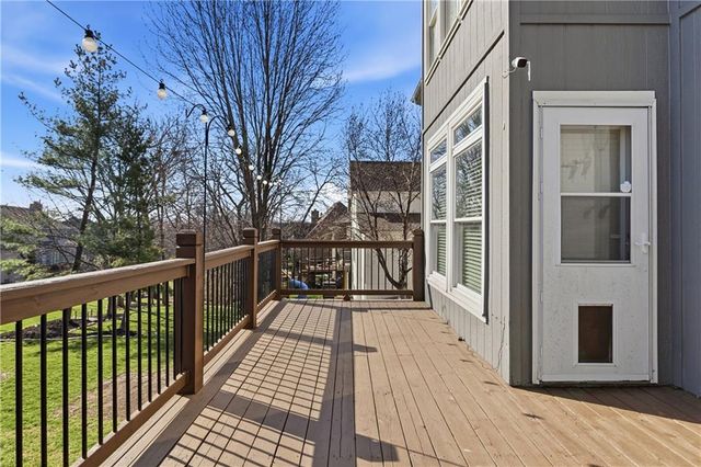 5827 MANOR Lane, Parkville, MO 64152