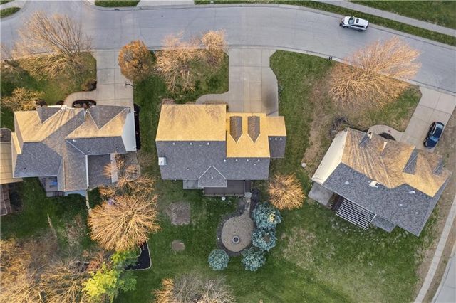 5827 MANOR Lane, Parkville, MO 64152