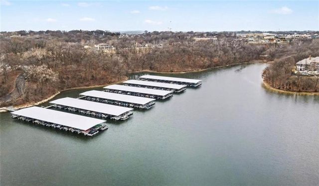 5827 MANOR Lane, Parkville, MO 64152