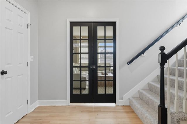 5827 MANOR Lane, Parkville, MO 64152