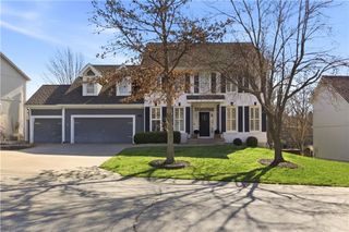 5827 MANOR Lane, Parkville, MO 64152