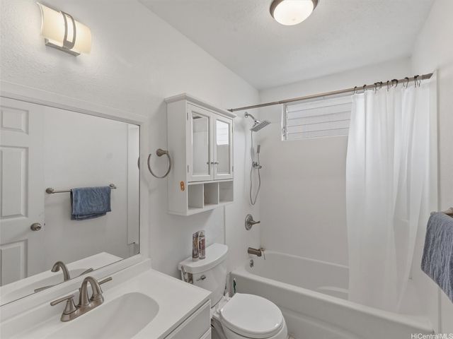 329 Olive Avenue 202, Wahiawa, HI 96786