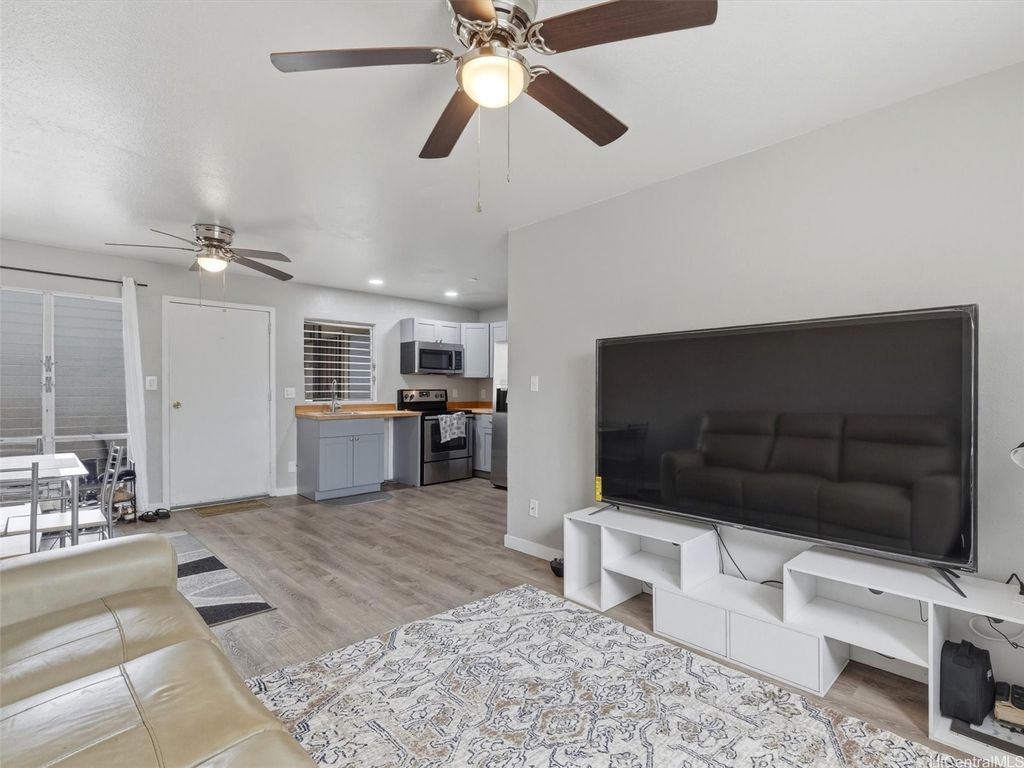 329 Olive Avenue 202, Wahiawa, HI 96786