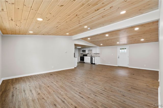 808 Mcclanathan Avenue, Vienna, NY 13308