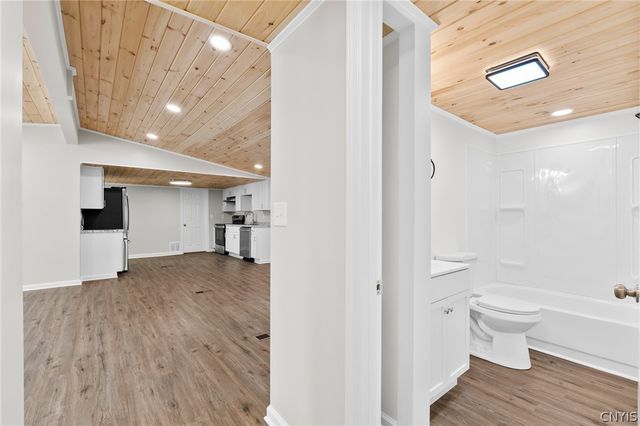 808 Mcclanathan Avenue, Vienna, NY 13308