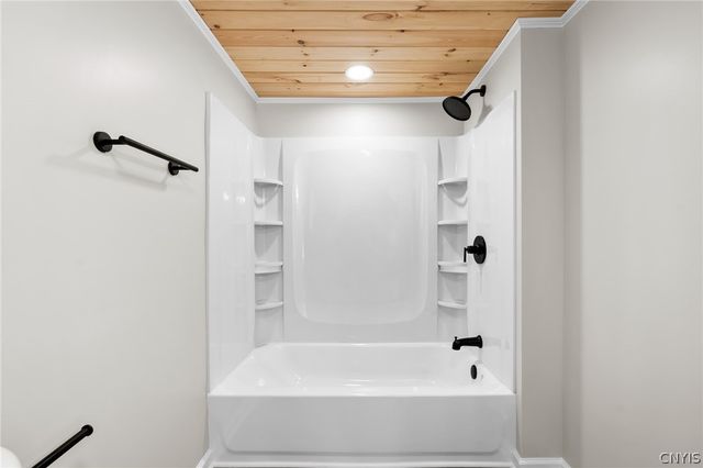 808 Mcclanathan Avenue, Vienna, NY 13308