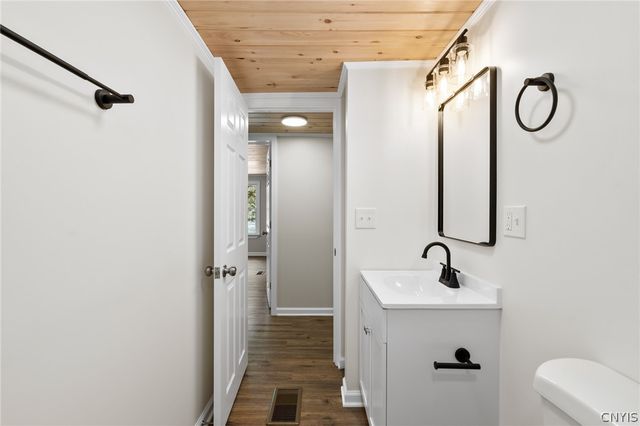 808 Mcclanathan Avenue, Vienna, NY 13308