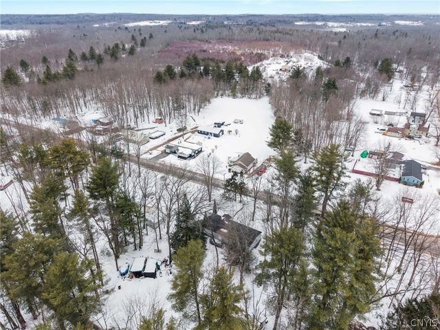 808 Mcclanathan Avenue, Vienna, NY 13308