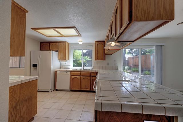 8314 Benjamin Dr, Antelope, CA 95843