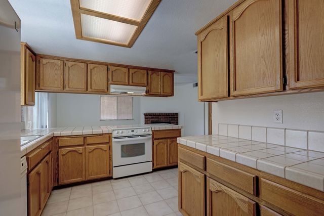 8314 Benjamin Dr, Antelope, CA 95843