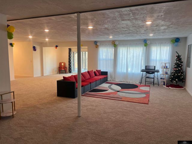 8636 N 169 Street, Bennington, NE 68007