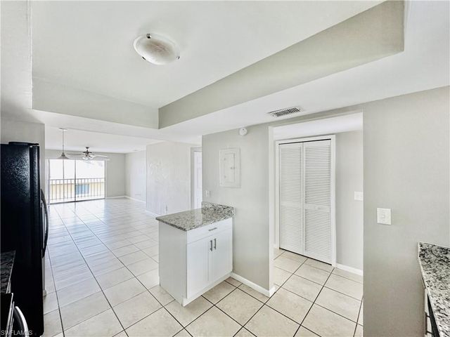 706 SE 13th CT # J, Cape Coral, FL 33990