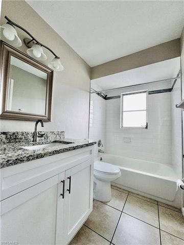 706 SE 13th CT # J, Cape Coral, FL 33990