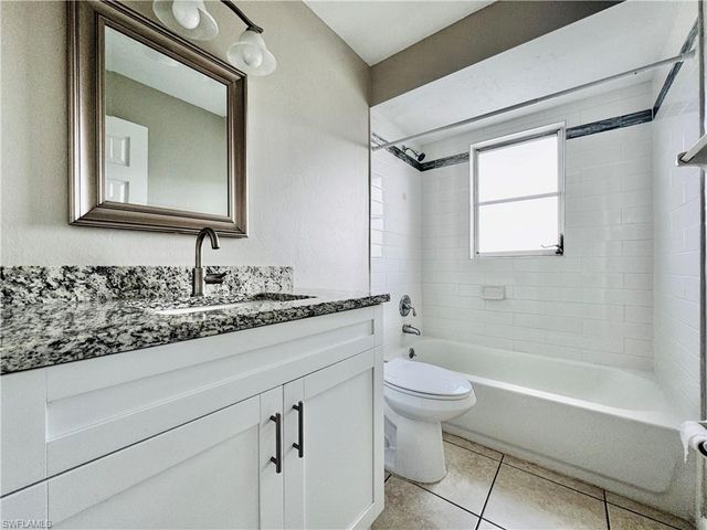 706 SE 13th CT # J, Cape Coral, FL 33990