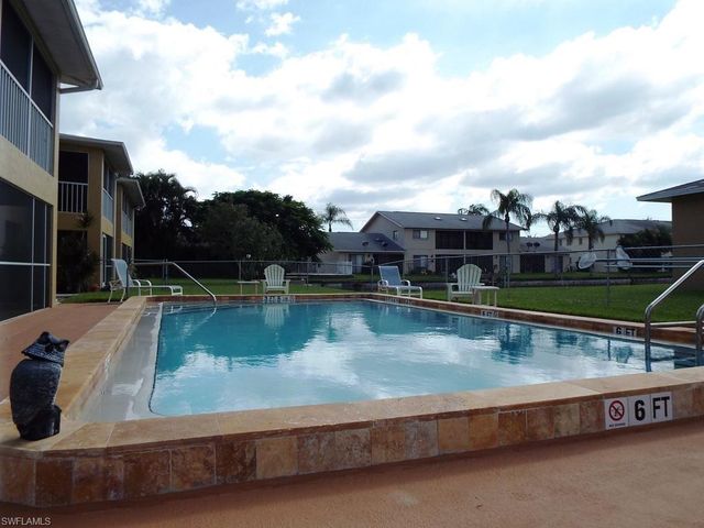 706 SE 13th CT # J, Cape Coral, FL 33990