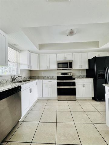 706 SE 13th CT # J, Cape Coral, FL 33990