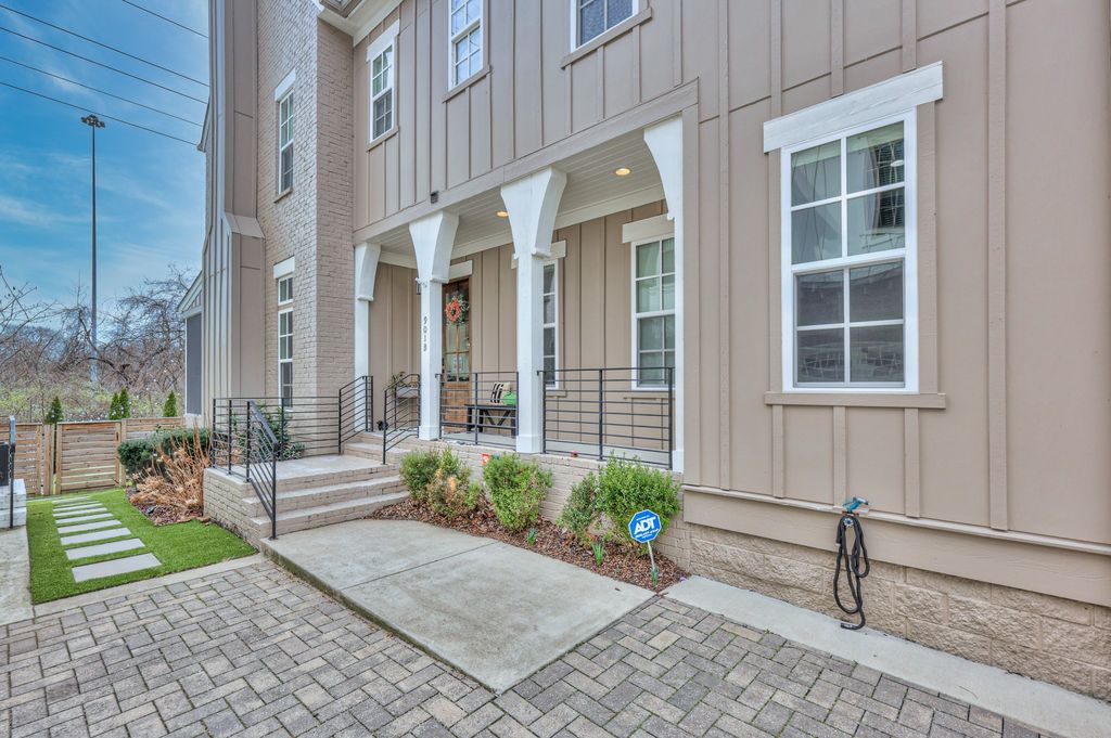 901B Gale Ln, Nashville, TN 37204