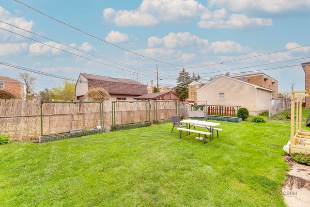 7523 W CLEVELAND Street, Niles, IL 60714