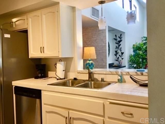 2625 Pirineos Way 329, Carlsbad, CA 92009