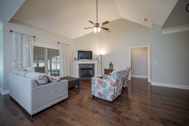 911 Wellspring Ct, Murfreesboro, TN 37130
