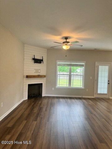 205 Buckeye Court, Jacksonville, NC 28540