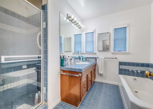 5646 Vesper, Los Angeles, CA 91411