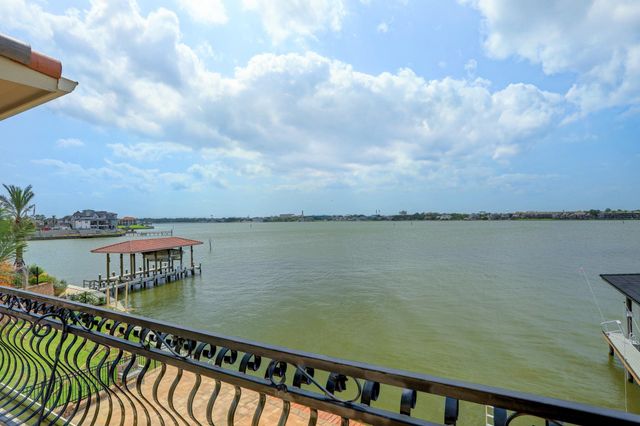 2466 Beacon Circle, League City, TX 77573