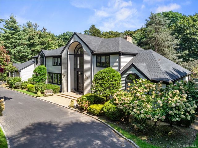 3 Rock Hill Lane, Brookville, NY 11545